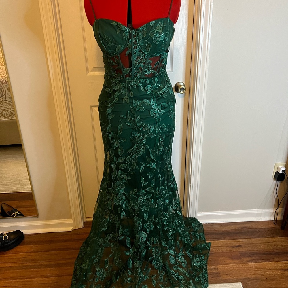 Elegant Green Lace and Sequin Gown